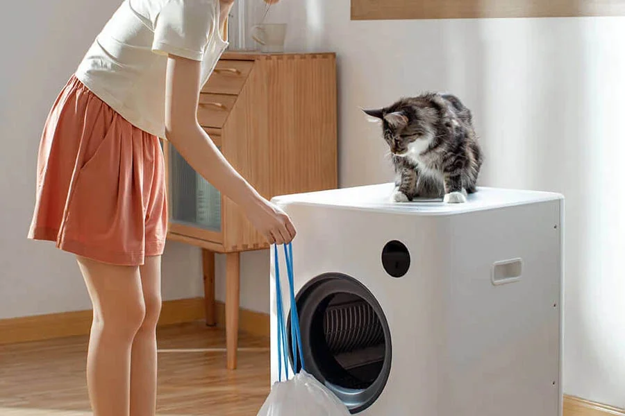 how does litter robot work